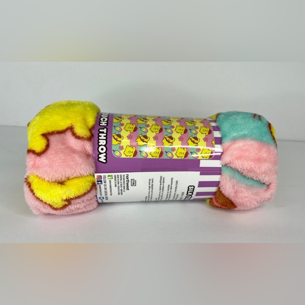 NEW Hello Kitty Pompompurin Blanket Sanrio Silk Touch Throw 40” x 50” - Picture 3 of 10